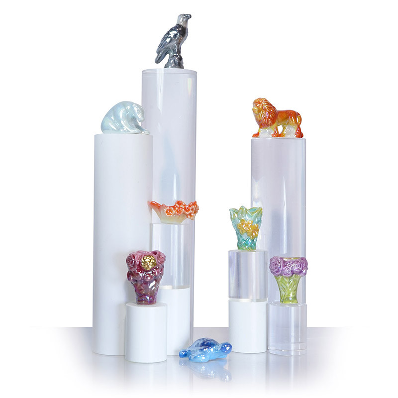 Daum univers - Série de 8 fèves en porcelaine aux reflets nacrés Daum univers - Série de 8 fèves en porcelaine aux reflets nacrés